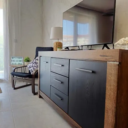 Rea - Modern & Stylish *