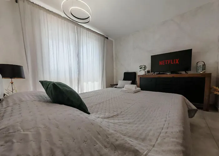 Citylife - Free Private Parking & Modern Apartament